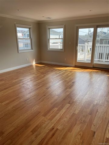 21 Maryland Avenue C, Long Beach, NY 11561