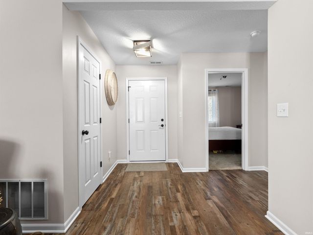 5215 Keswick Lane, Fort Wayne, IN 46835