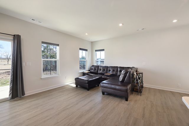 733 Lipizanner Ln, Smyrna, TN 37167