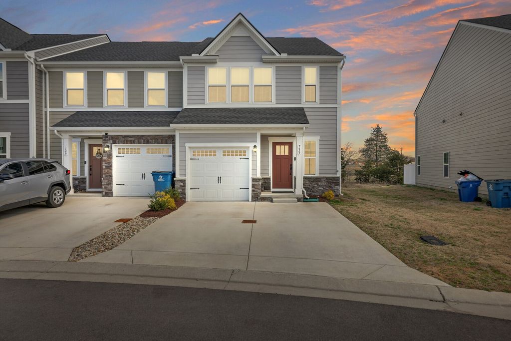 733 Lipizanner Ln, Smyrna, TN 37167