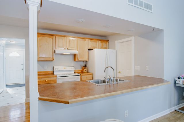 938 Aberdeen Drive, Crystal Lake, IL 60014