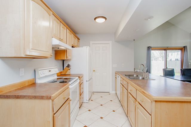 938 Aberdeen Drive, Crystal Lake, IL 60014