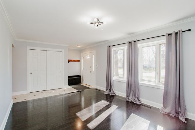 938 Aberdeen Drive, Crystal Lake, IL 60014