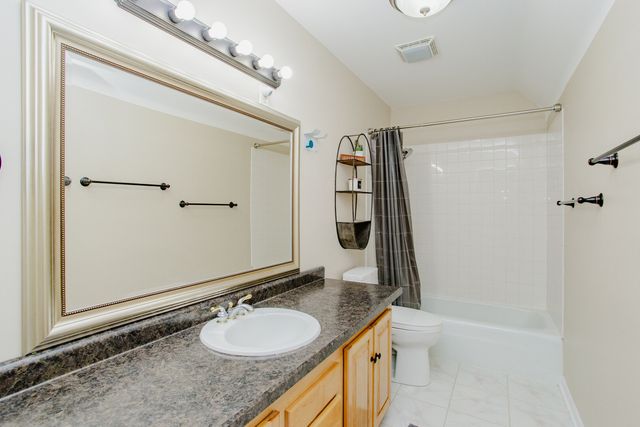 938 Aberdeen Drive, Crystal Lake, IL 60014