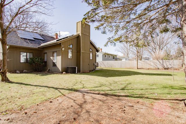 938 Aberdeen Drive, Crystal Lake, IL 60014