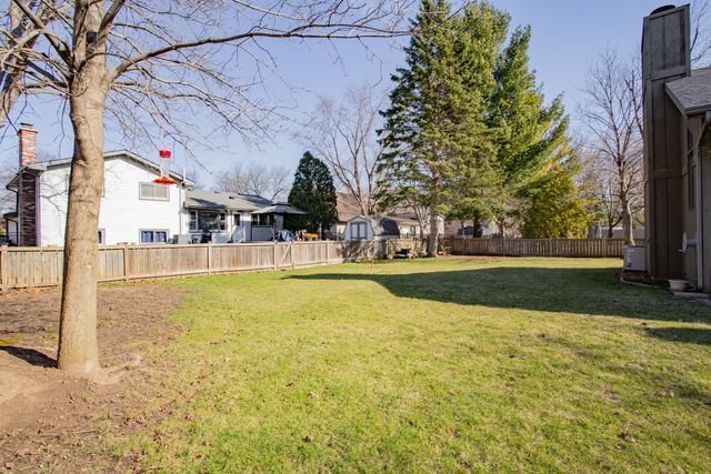 938 Aberdeen Drive, Crystal Lake, IL 60014