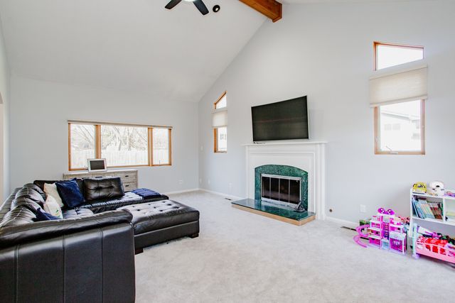 938 Aberdeen Drive, Crystal Lake, IL 60014