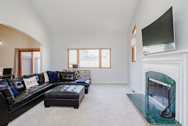 938 Aberdeen Drive, Crystal Lake, IL 60014