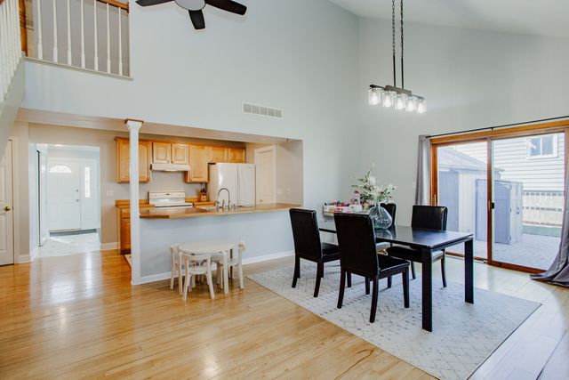 938 Aberdeen Drive, Crystal Lake, IL 60014