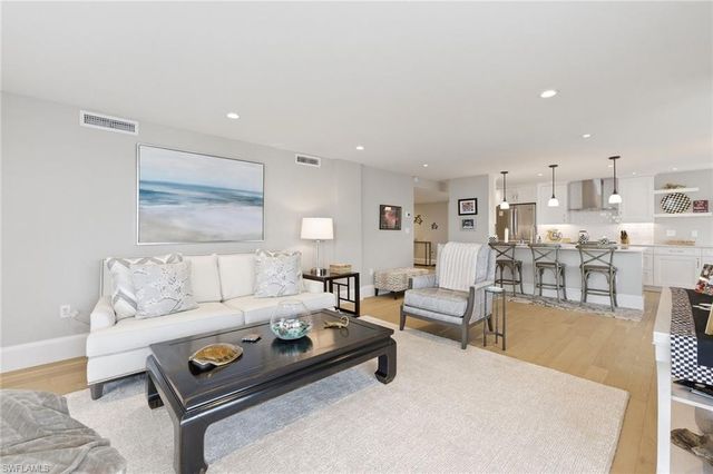 10420 Gulf Shore DR 161, Naples, FL 34108