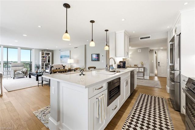 10420 Gulf Shore DR 161, Naples, FL 34108