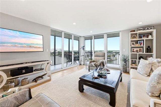 10420 Gulf Shore DR 161, Naples, FL 34108