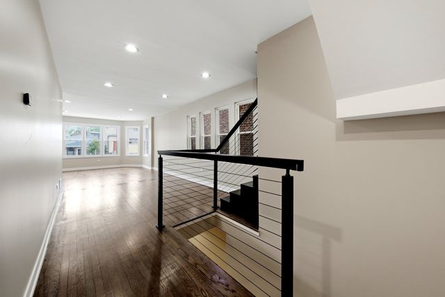 6828 S Champlain Avenue, Chicago, IL 60637