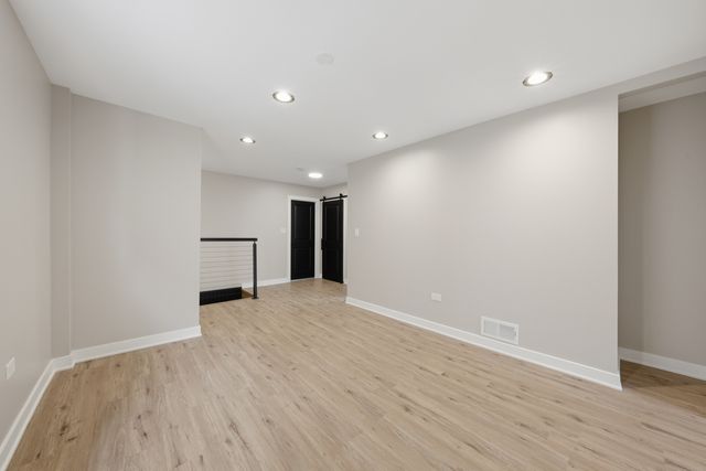6828 S Champlain Avenue, Chicago, IL 60637