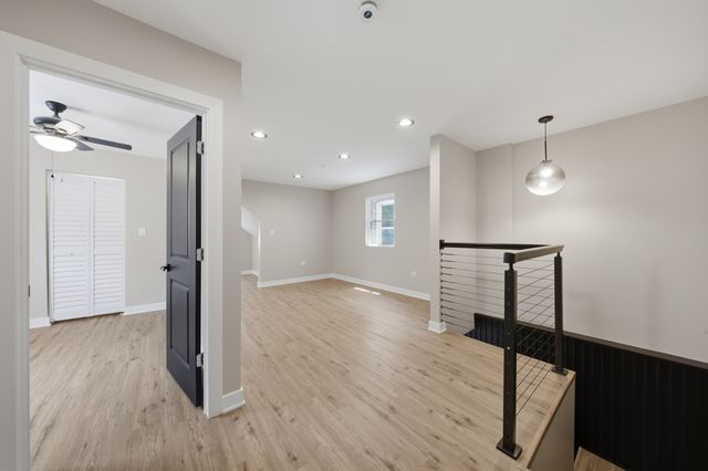 6828 S Champlain Avenue, Chicago, IL 60637