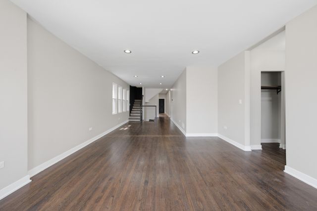 6828 S Champlain Avenue, Chicago, IL 60637