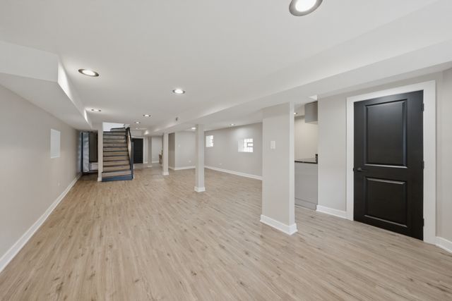 6828 S Champlain Avenue, Chicago, IL 60637