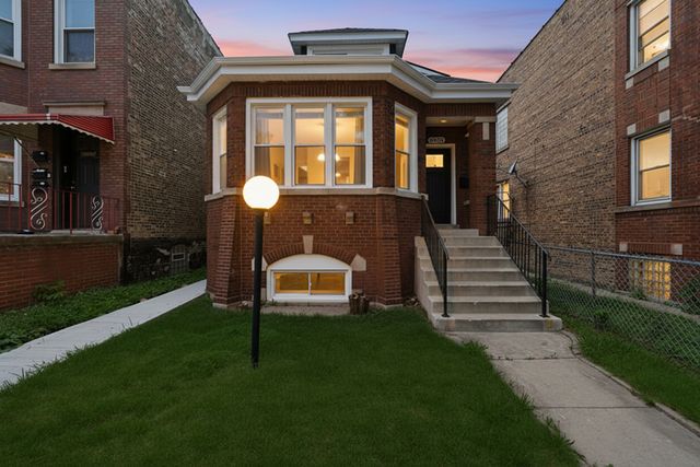 6828 S Champlain Avenue, Chicago, IL 60637