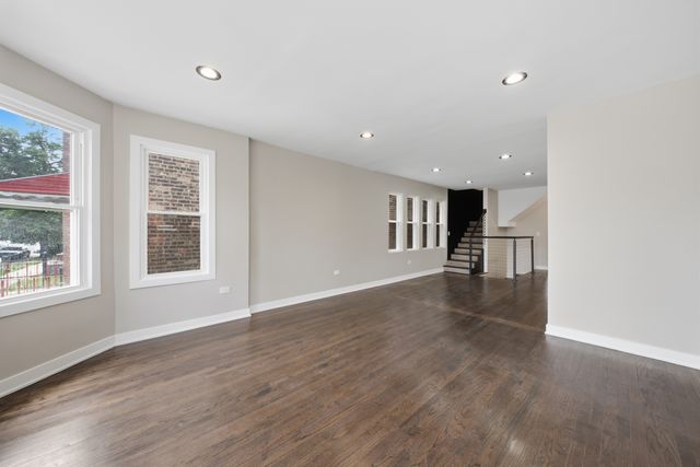6828 S Champlain Avenue, Chicago, IL 60637