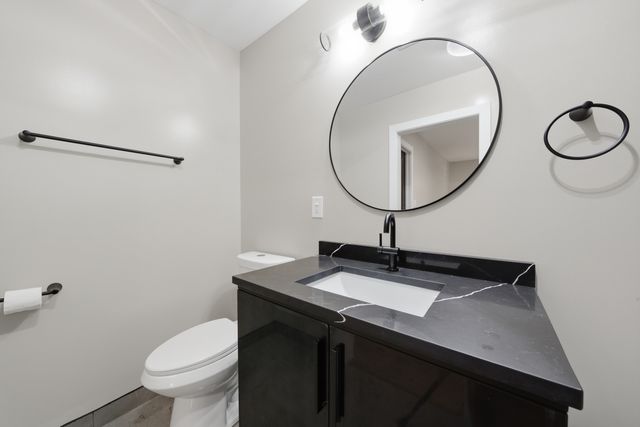6828 S Champlain Avenue, Chicago, IL 60637