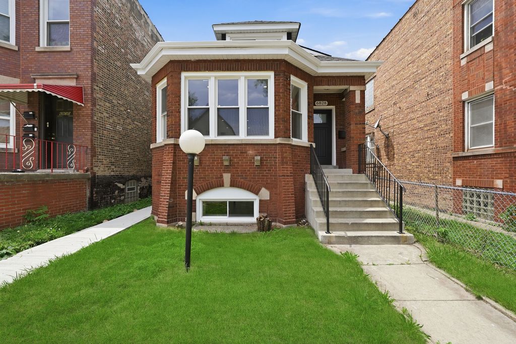 6828 S Champlain Avenue, Chicago, IL 60637