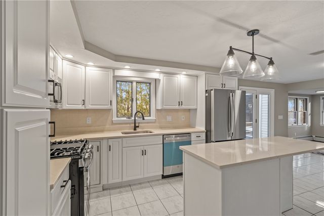 42 Belfield Drive, Johnston, RI 02919