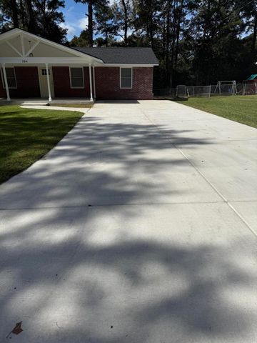 204 Oakdale Drive, Summerville, SC 29483