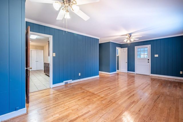 4107 Friendly Avenue, Greensboro, NC 27410