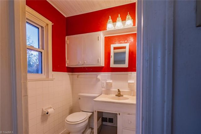 4107 Friendly Avenue, Greensboro, NC 27410