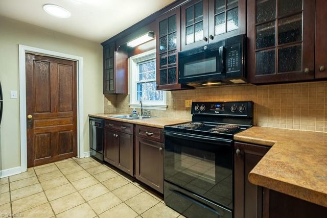 4107 Friendly Avenue, Greensboro, NC 27410