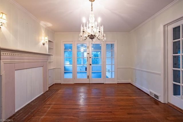 4107 Friendly Avenue, Greensboro, NC 27410