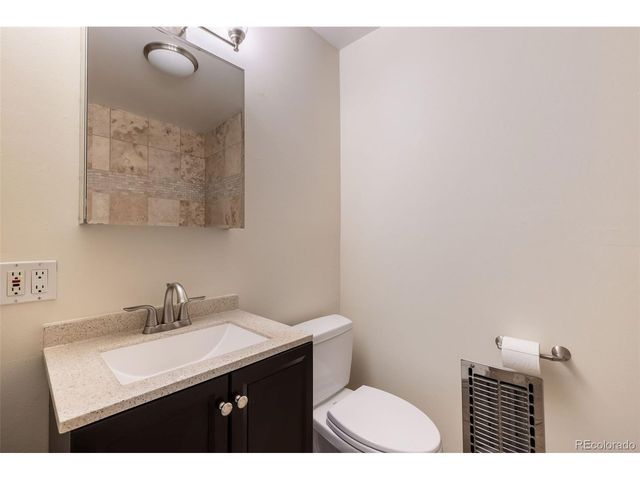 2205 S Holly St 5, Denver, CO 80222