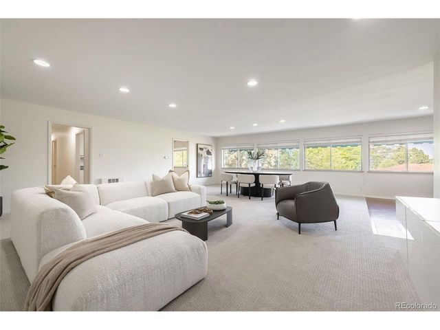 2205 S Holly St 5, Denver, CO 80222