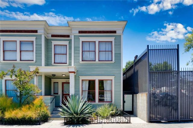 221 N Raymond 8, Pasadena, CA 91103