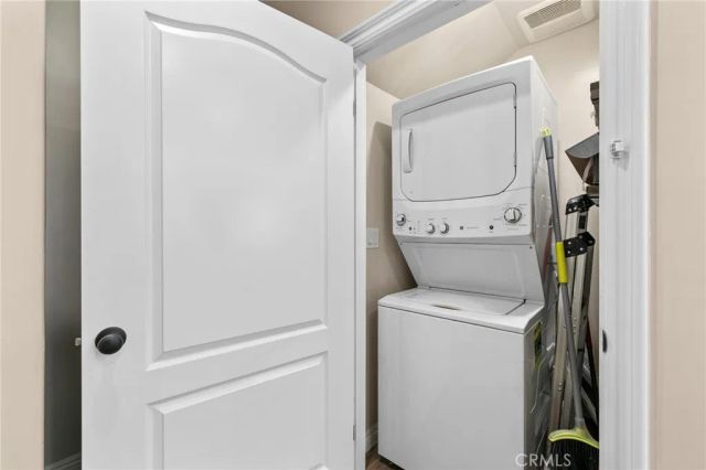 221 N Raymond 8, Pasadena, CA 91103