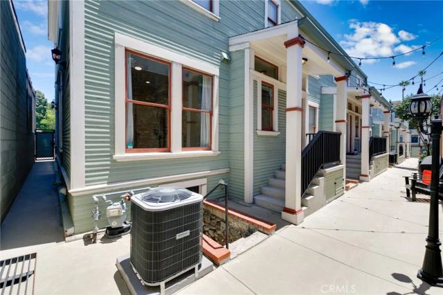 221 N Raymond 8, Pasadena, CA 91103