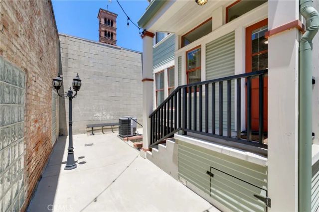 221 N Raymond 8, Pasadena, CA 91103