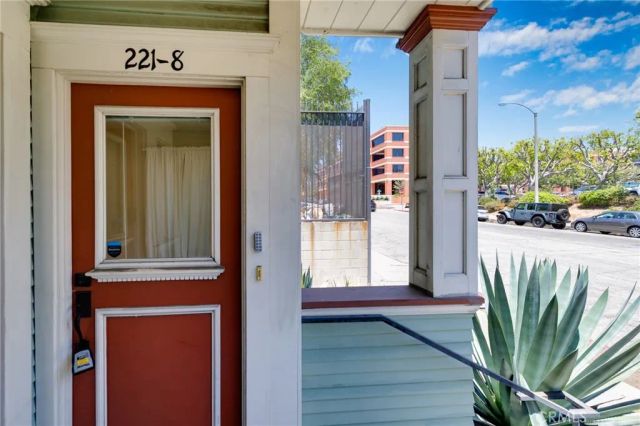 221 N Raymond 8, Pasadena, CA 91103