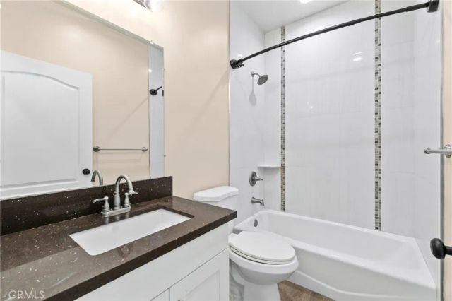 221 N Raymond 8, Pasadena, CA 91103