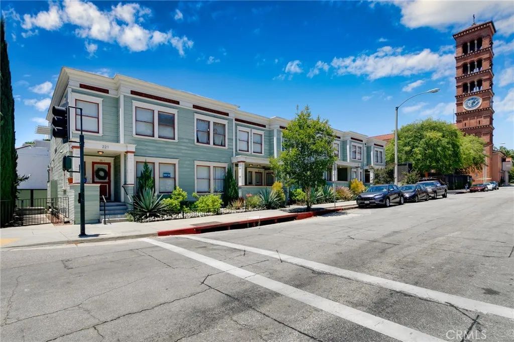221 N Raymond 8, Pasadena, CA 91103