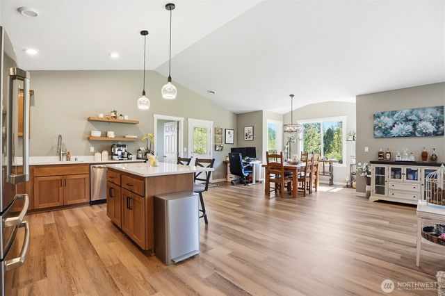 200 Red Hawk Drive, Castle Rock, WA 98611