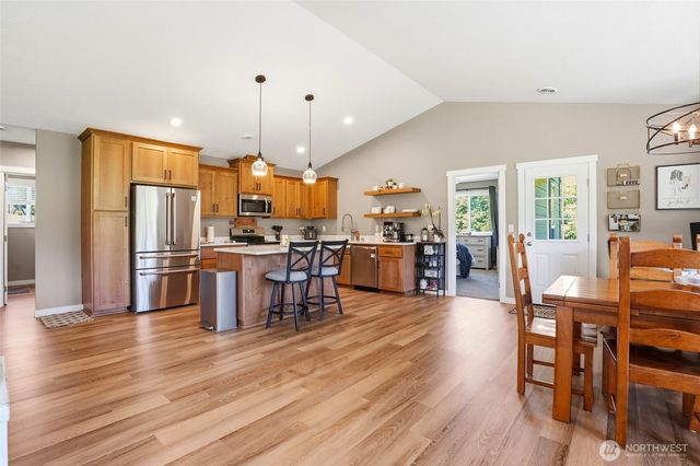 200 Red Hawk Drive, Castle Rock, WA 98611