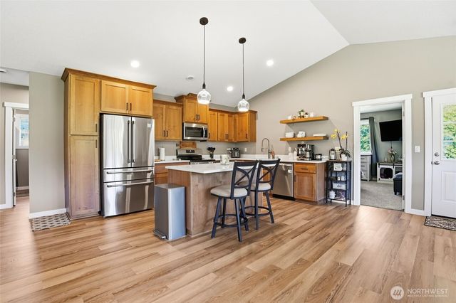 200 Red Hawk Drive, Castle Rock, WA 98611