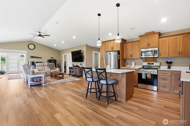 200 Red Hawk Drive, Castle Rock, WA 98611