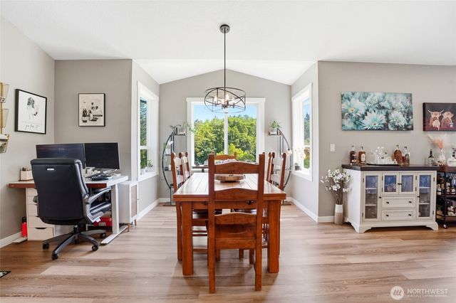 200 Red Hawk Drive, Castle Rock, WA 98611