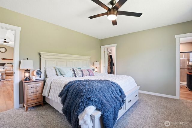 200 Red Hawk Drive, Castle Rock, WA 98611