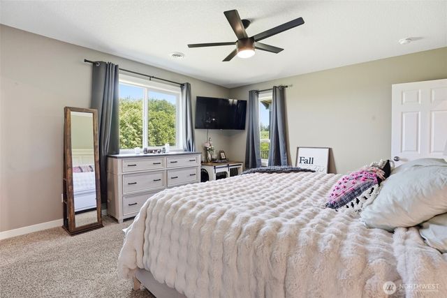 200 Red Hawk Drive, Castle Rock, WA 98611