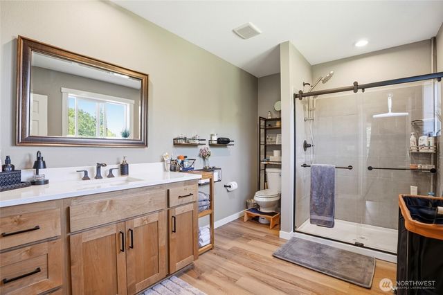 200 Red Hawk Drive, Castle Rock, WA 98611
