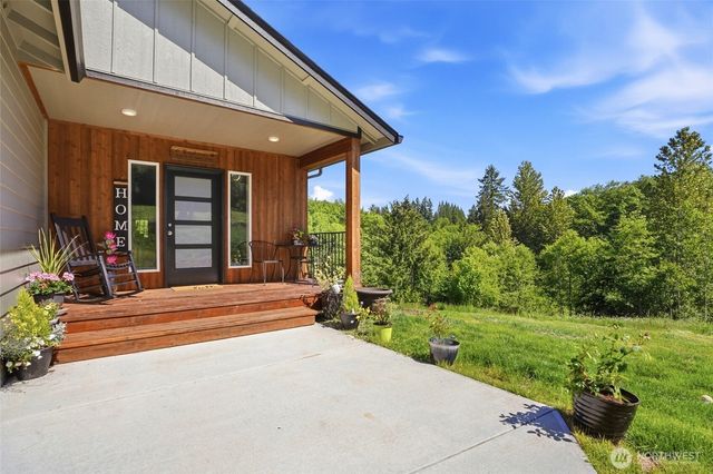 200 Red Hawk Drive, Castle Rock, WA 98611