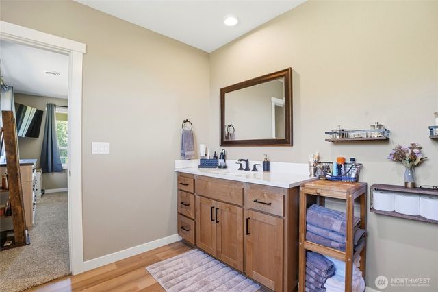 200 Red Hawk Drive, Castle Rock, WA 98611